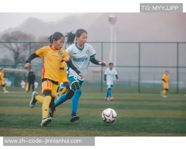 足球擦身后瞬间的精彩与意外如何改变比赛的走向与结果